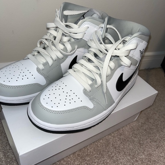 SOLD!!!!!Never worn!! Jordan 1 Mid
Light Smoke Grey
NEVER WORN!!
PREMIER SHOES - Picture 3 of 4
